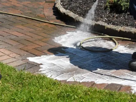Intervention de nettoyage de terrasse à Mérignac