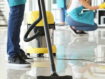 Professionnel nettoyant appartement à Mérignac