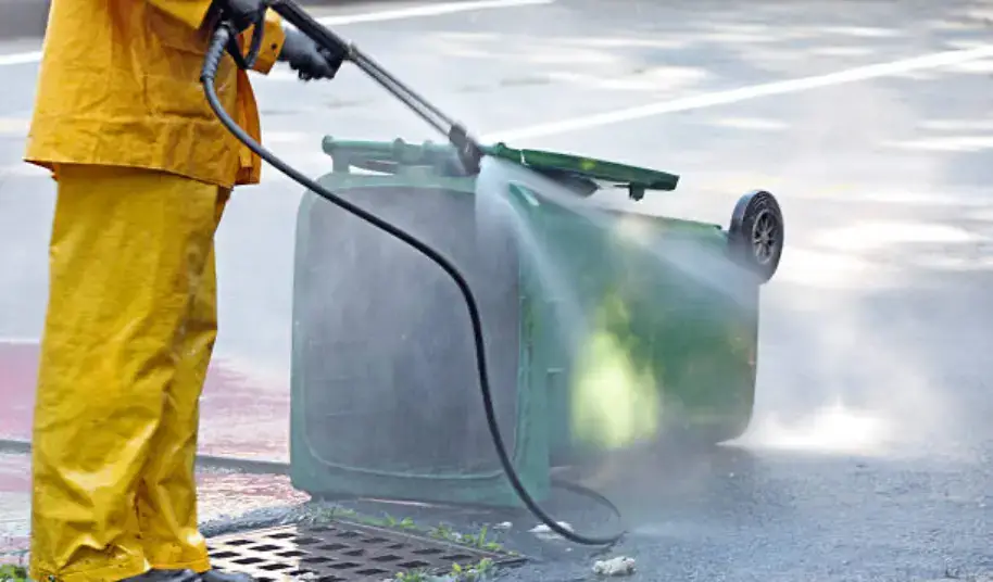Nettoyage intérieur et extérieur de poubelles