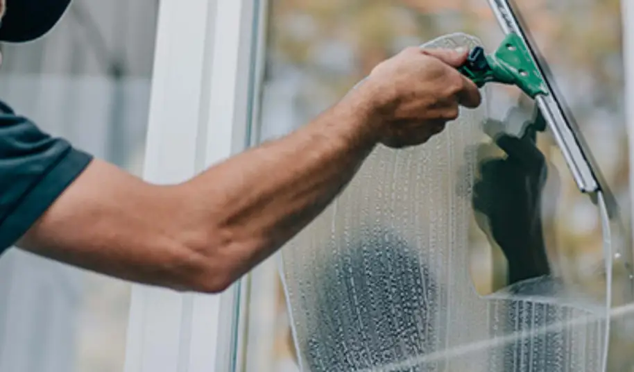 Nettoyage de vitres à domicile par professionnel à Mérignac